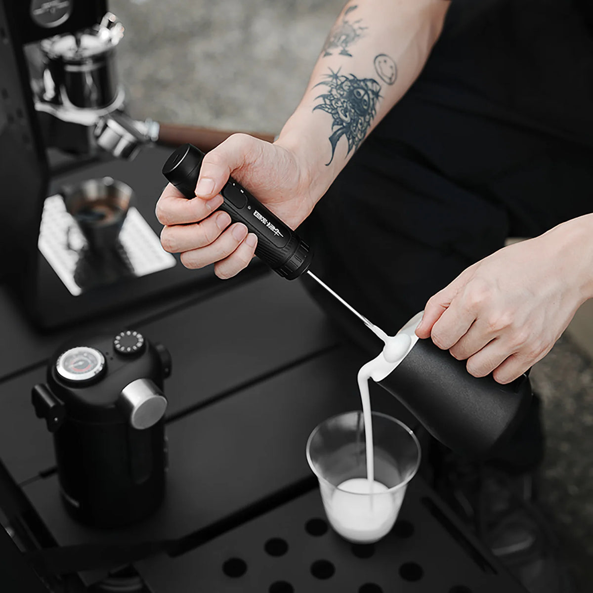 Magician Electric Milk Frother black